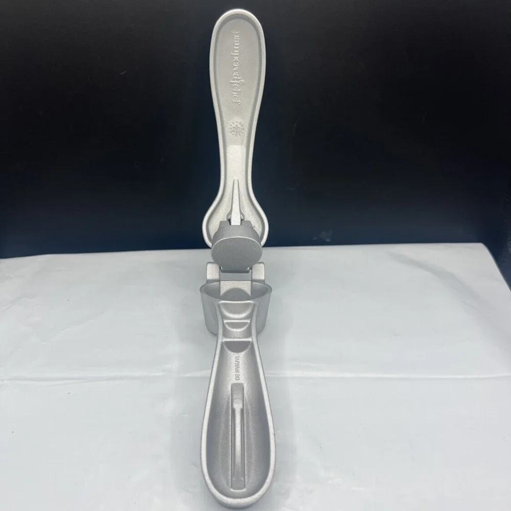 Vintage Pampered Chef Garlic Press K21 Cast Aluminum Silver Handheld Kitchen